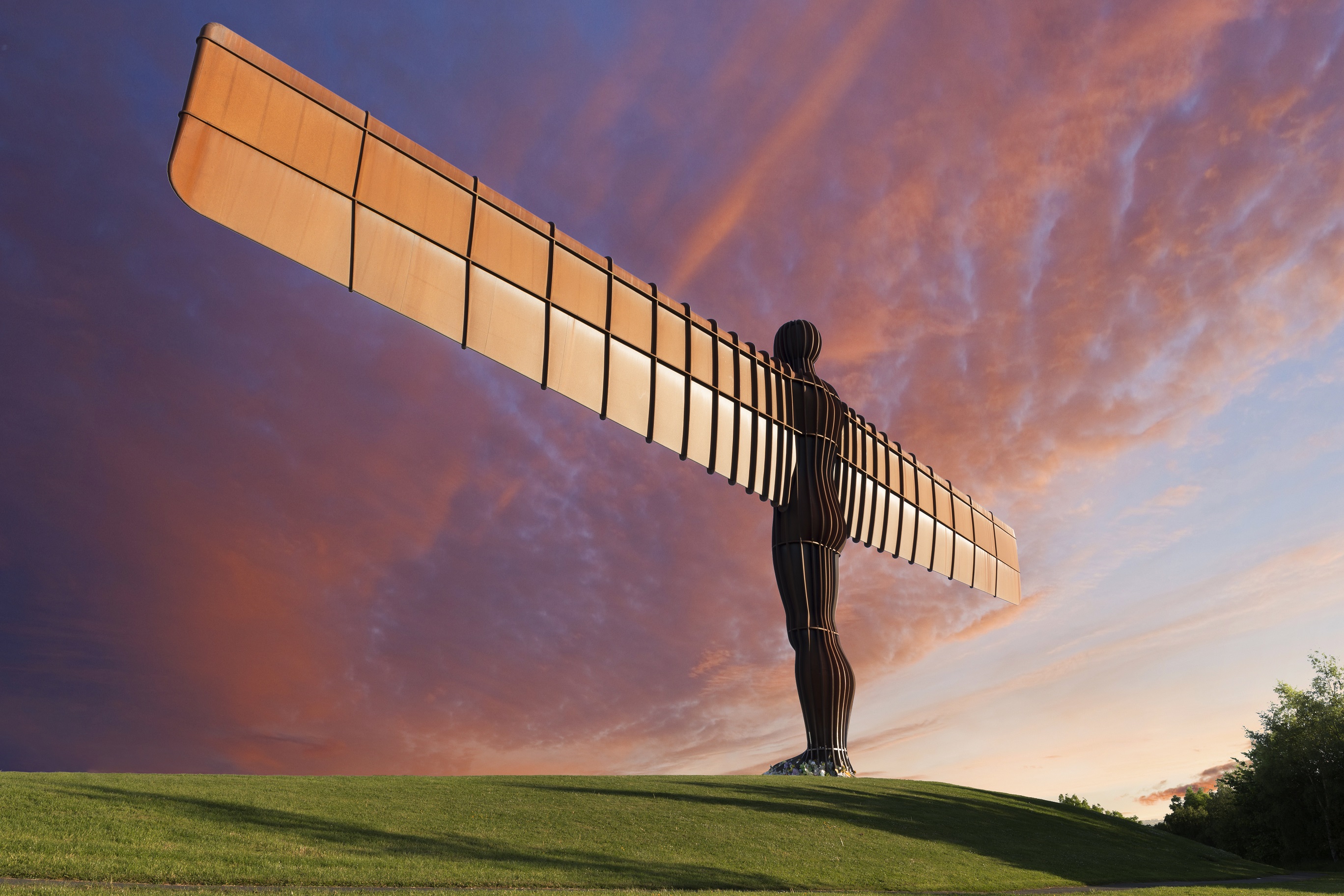 Angel of the North statue with pink/blue sky